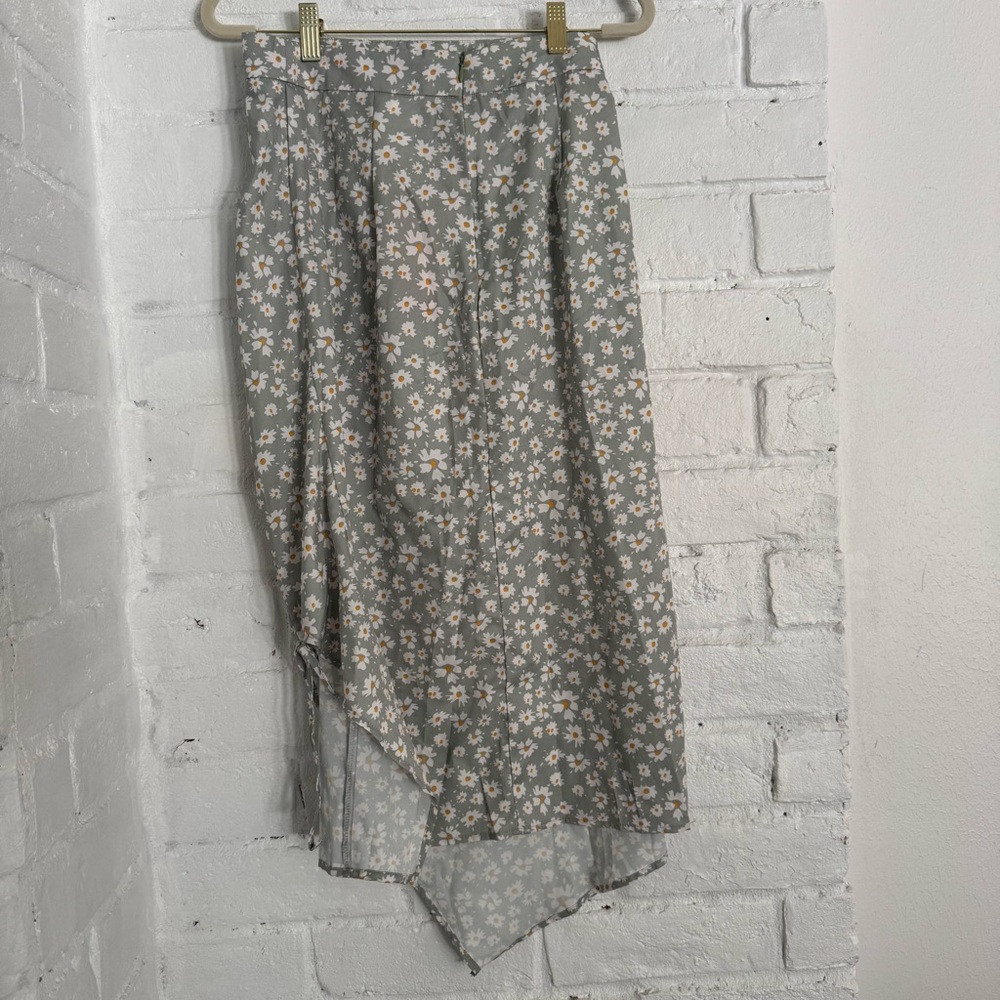 SHEIN Daisy Floral High-Low Skirt - Size Small $12 - Picture 5 of 13